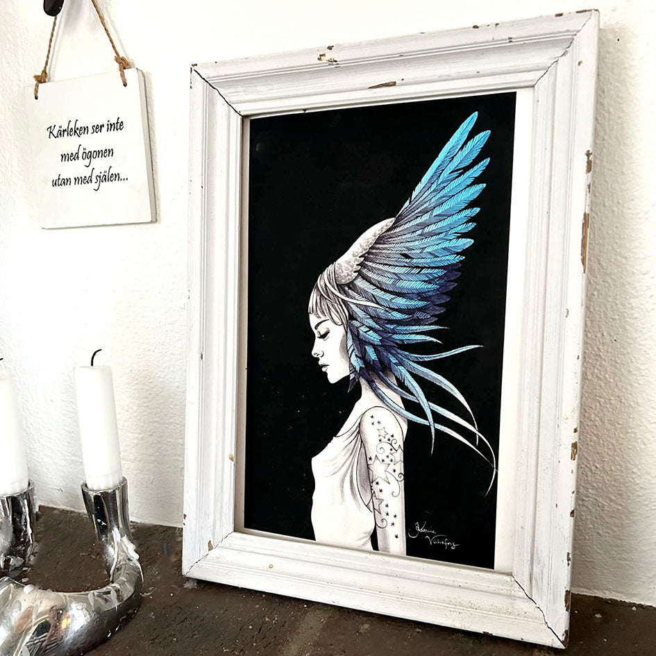 Konstprint Feather girl (i flera olika färger)