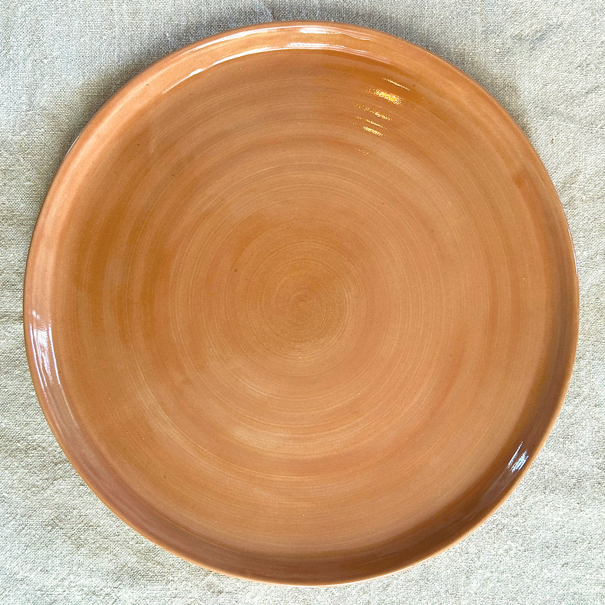 Kivietunet mattallrik sandalwood