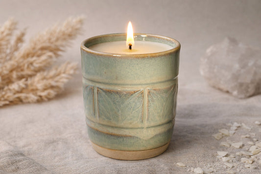 Skogsglänta – Doftljus i handgjord keramik av 100% sojavax