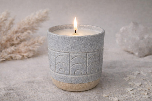 Trollbunden – Doftljus i handgjord keramik av sojavax, Studio Vintrafors