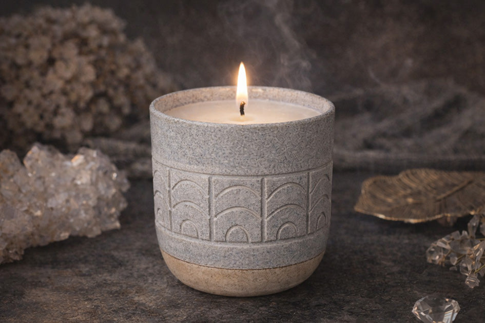 Trollbunden – Doftljus i handgjord keramik av sojavax, Studio Vintrafors